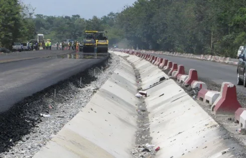 Youths, students block Benin-Lagos Expressway to protest economic hardship in Nigeria