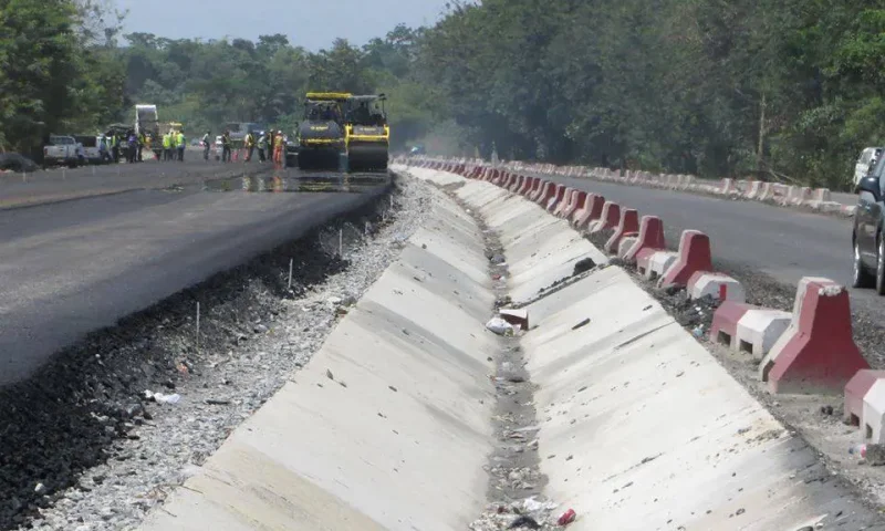 Youths, students block Benin-Lagos Expressway to protest economic hardship in Nigeria