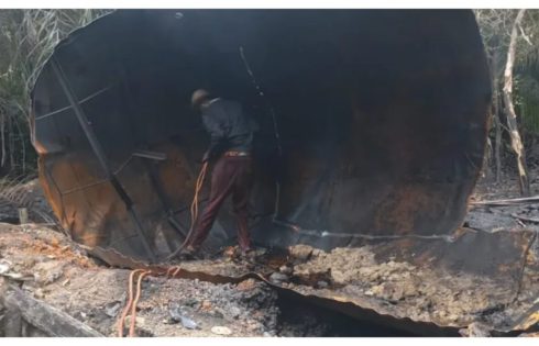 Nigerian Navy dismantles reconstructed illegal refinery
