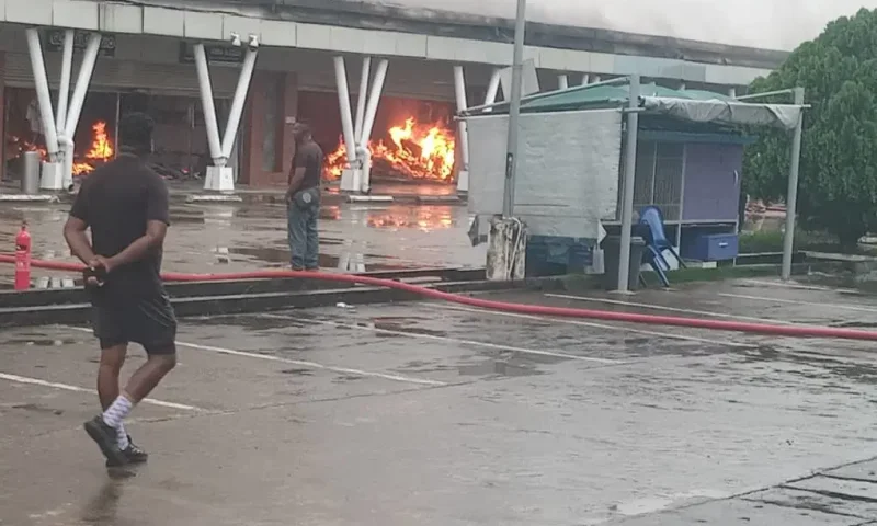 BREAKING: Fire outbreak at popular SPAR shopping outlet in Calabar [VIDEO]